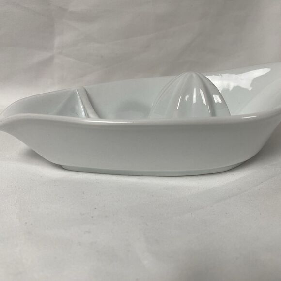 Simple Dining White Ceramic Porcelain Manual Citrus Juicer - Picture 2 of 12